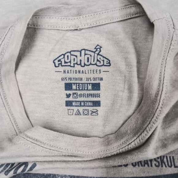 Gray Short Sleeve Tee with Vintage Graphic Design - Picture 3 of 12